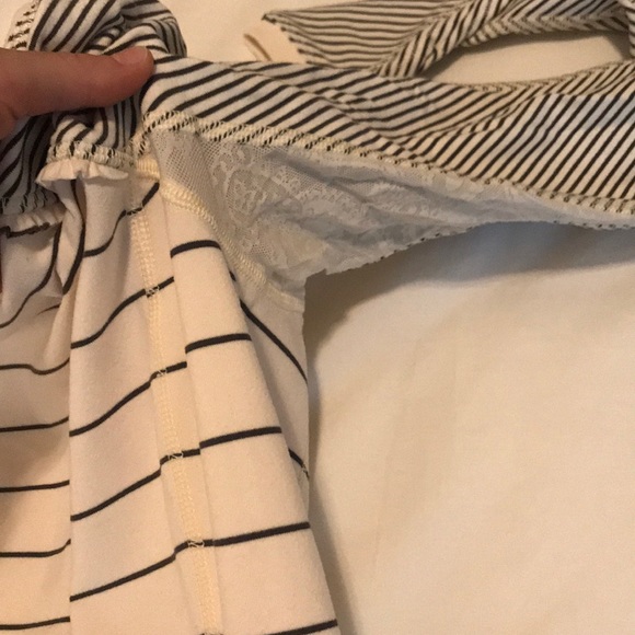 Lululemon Size 4 Rulu Top with Lace Detail - Picture 5 of 8